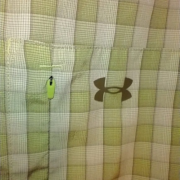 Under Armour Fitted Short Sleeve Button Up Shirt Men's sz Large. - Picture 5 of 5